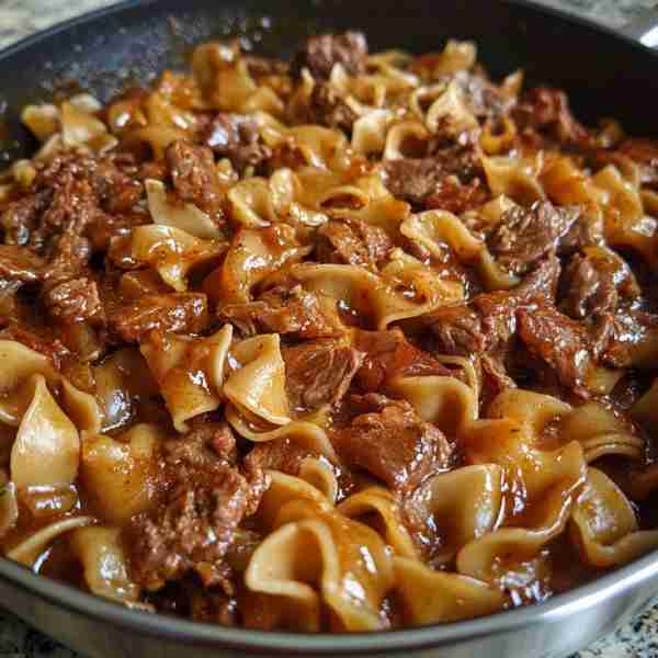 French Onion Beef and Noodles Ingredients: 1 tablespoon butter 1 tablespoon olive oil 2 large yellow...