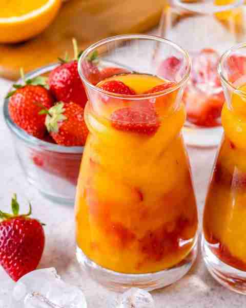 Need a little something to brighten up your Thursday? I'm thinking some #CleanEating Strawberry Mimo...