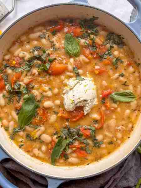 Beautiful beans 😋😍 My one-pot creamy white beans with lemon, garlic & basil - topped with soft che...
