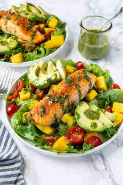 Mango Avocado Salmon Salad 🥗🐟🥑🥭🍅🌿 Ingredients: Grilled salmon fillet 🐟 Mixed greens or romain...