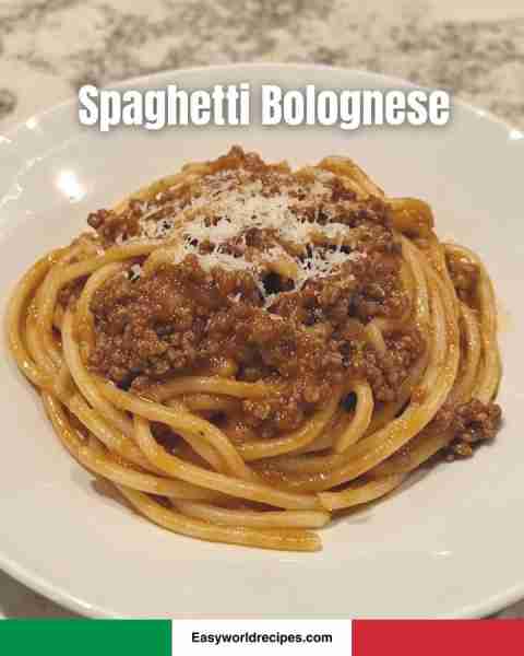 🍝 Spaghetti Bolognese 🇮🇹🍅 A hearty, savory meat sauce tossed with perfectly cooked pasta—an Italia...