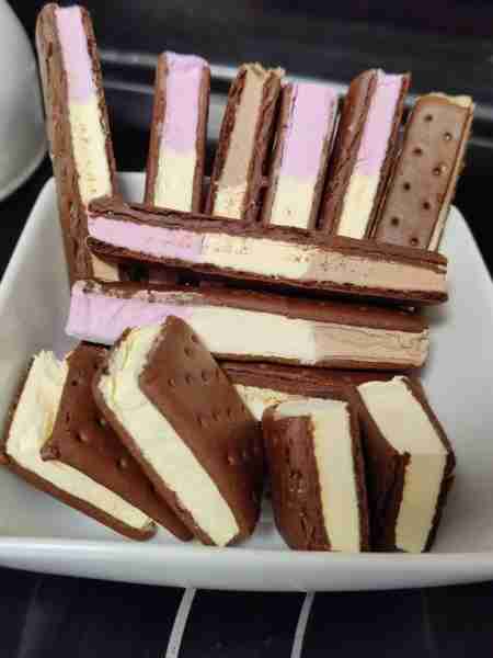 Ice cream sandwich bars Ingredients: For the Sandwich Layers: 12-16 chocolate wafer cookies (dependi...