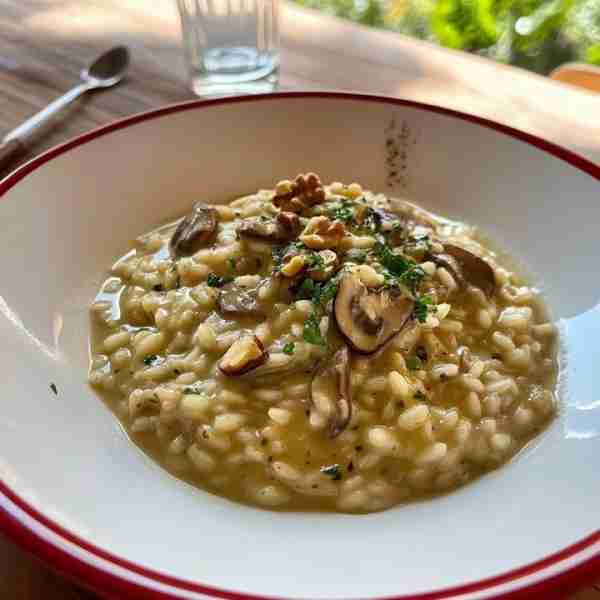 Creamy Risotto with Mushrooms and Walnuts Ingredients: 1 cup Arborio rice 2 tbsp olive oil 1 small o...
