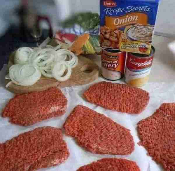 Crock Pot Cube Steak OMG!! THIS IS DELICIOUSS!! Ingredients: 6 cube steaks 1 medium onion peeled and...