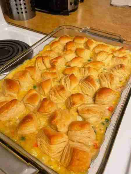 Chicken pot pie bake - Don't Lose This Recipe Ingredients 1 can Pilsbury Grands Biscuits 8 biscuits...