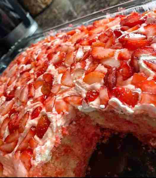 This is my favorite cake to make in the summer time. Super inexpensive and easy. All you need is a w...