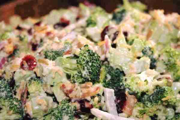 Broccoli Cranberry Salad Ingredients 5 cups broccoli florets, cut into 1/2-inch pieces 1/2 cup red...