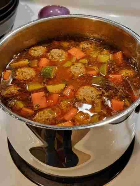 Albondigas Soup (Mexican Meatball Soup) INGREDİENTS: 1 pound ground beef 1/2 cup uncooked white rice...