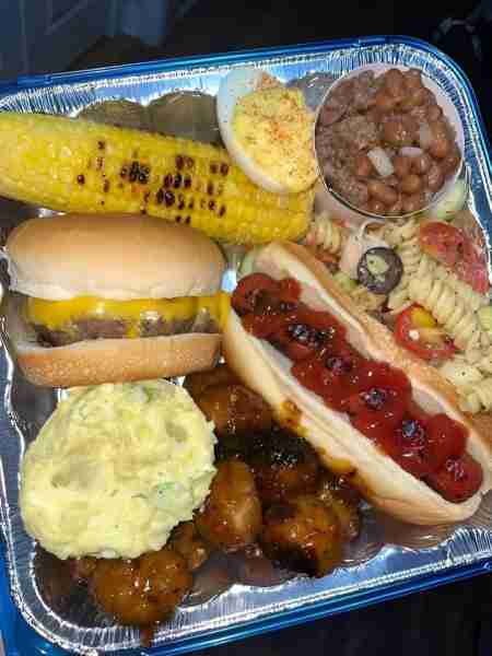 This is how I’m eating at the cookout lol 😂😍