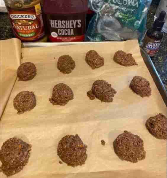 For a quick and satisfying low-carb treat, these no-bake cookies are a total winner! Start by meltin...
