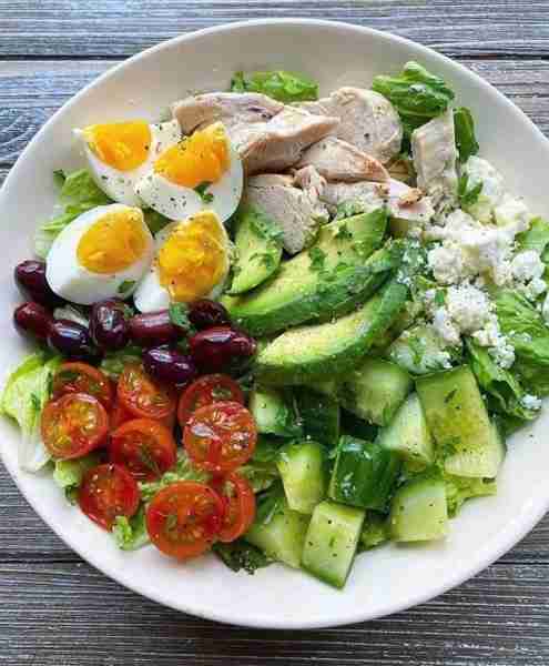 Mediterranean Chicken Avocado Salad 🥗🍗🥚🥑🍅🫒🥒🧀 Ingredients: 🍗 Sliced grilled or roasted chick...