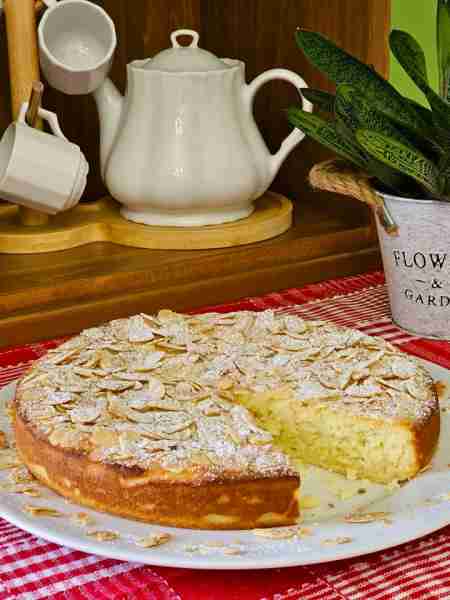 ✨️ ALMOND RICOTTA CAKE ✨️ This Italian almond ricotta cake is a new favourite of mine, the flavour...
