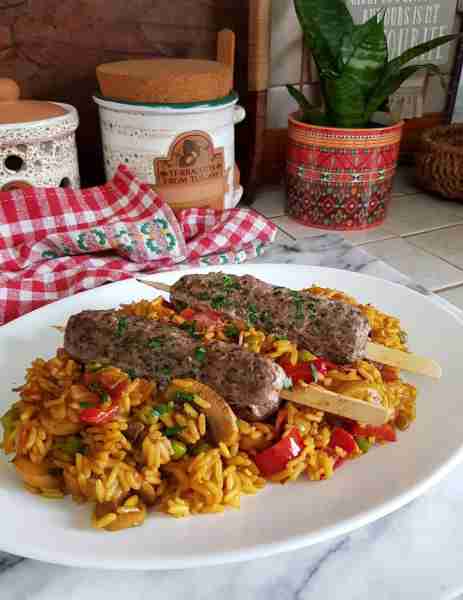LAMB KOFTAS & SAVOURY RICE 🍢 Lamb Koftas on a bed of vibrant savoury rice, flavoured with mushrooms...
