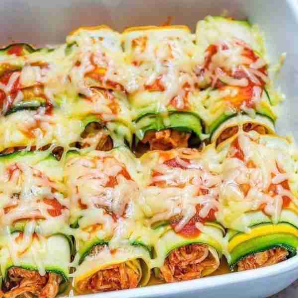 Zucchini Chicken Enchilada Roll-Ups 🍅 Here's some comfort food made gluten free, low carb and prett...