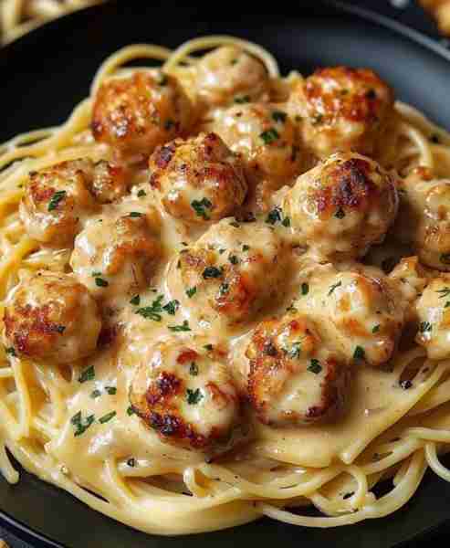 Garlic Butter Chicken Bites Accompanied by Creamy Parmesan Pasta😍😋 Ingredients: - 4 tablespoons of...