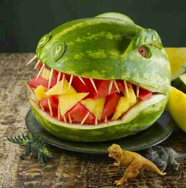 DINOSAUR WATERMELON! So neat for a summer party! 🍉 Get Over 40 of the BEST Watermelon Ideas Below!...