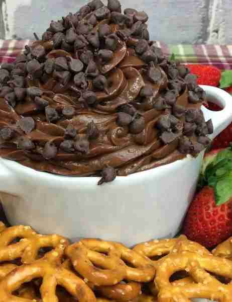 Brownie Batter Dip! Perfect with fruit, Nilla wafers, graham crackers or off a SPOON! 🥄 RECIPE BELO...