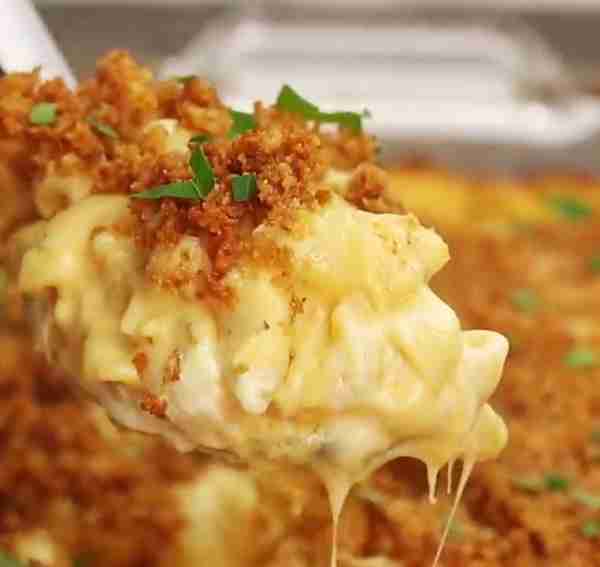 Mega Million Dollar Macaroni & Cheese! It's ooey gooey cheesy love at First bite! 🧀 RECIPE BELOW!