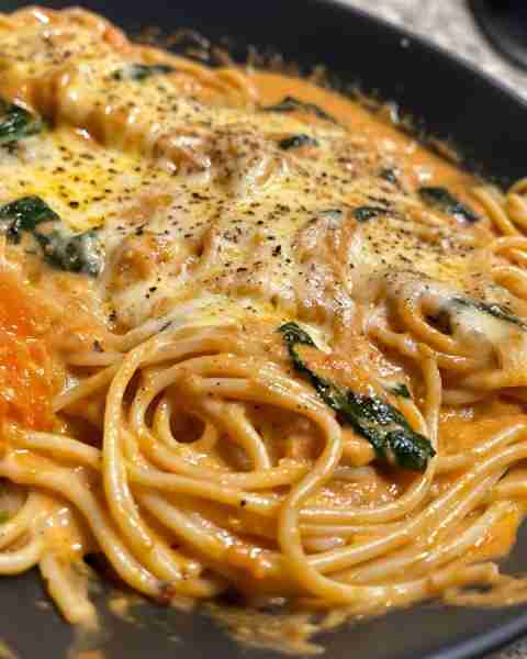 Creamy Sun-Dried Tomato Spaghetti with Spinach Ingredients: 12 oz spaghetti 2 tablespoons olive oil...