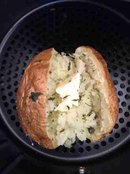 Air Fryer Baked Potato🥔. This is the fastest way to make baked potatoes, ready in minutes.It's cris...