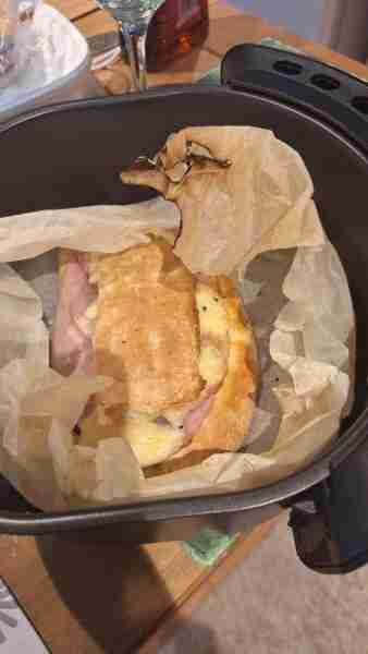 I thought I was so clever trying out my new tower air fryer!! Cut the middle out of a pitta bread, p...