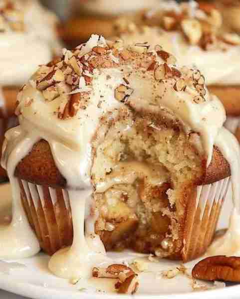 Irresistible White Chocolate Cinnamon Banana Muffins 😋🤍🍌 Ingredients: Muffins: 2 cups all-purpose...