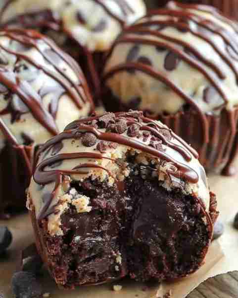 Chocolate Lava Cookie Dough Cupcakes Ingredients: 1 box (18 oz) fudge brownie mix 1/4 cup vegetable...
