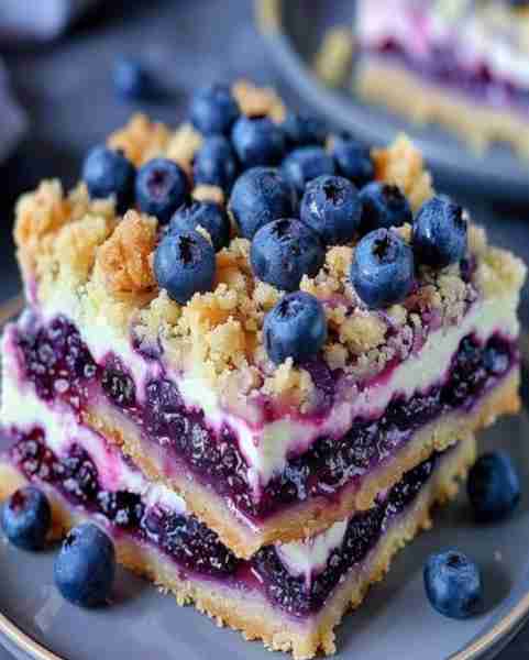 💜😋 Elegant Crumble Blueberry Cheesecake Bars Ingredients: For the Crust: 1 cup (2 sticks) unsalted...