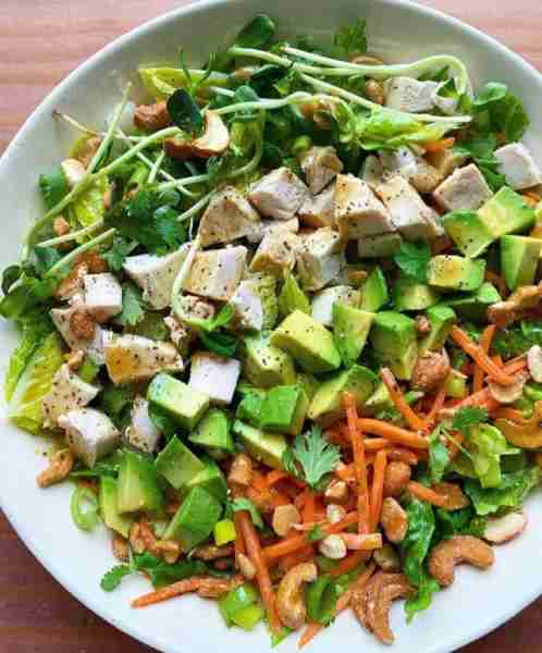 Wednesday salad goals with Asian inspired flavors! Romaine lettuce 🥬 with cubed rotisserie chicken...