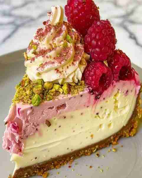 Creamy Raspberry Pistachio Cheesecake 💚🥧 Ingredients: 1 ½ cups graham cracker crumbs ½ cup pistach...