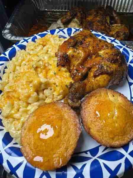 Baked chicken, mac and cheese, and honey cornbread are my comfort meals 😋😋😋