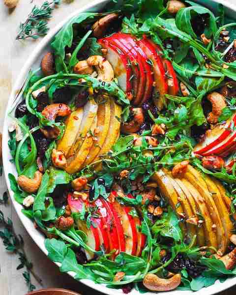 Arugula Salad with Pears, Apples, dried Cranberries, and Cashews.🍏🍎