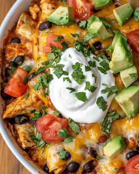 Chicken Enchilada Skillet 🍗🧀🌶️ All the bold flavors of classic chicken enchiladas, but made quick...