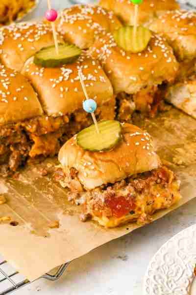 Incredible Cheeseburger Sliders! 🍔🍔🍔 🍔 All the flavor of a full-size burger in bite-sized pieces...