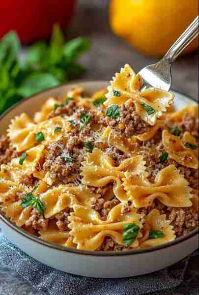 Bowtie Pasta with Ground Beef Ingredients: 12 oz bowtie (farfalle) pasta 1 lb ground beef 1 tbsp oli...