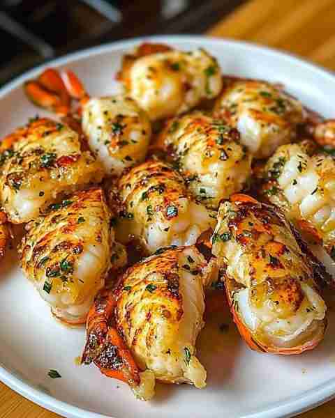 Garlic Butter Lobster Tails 🍽️🦞 Treat your taste buds to a culinary adventure with succulent lobste...