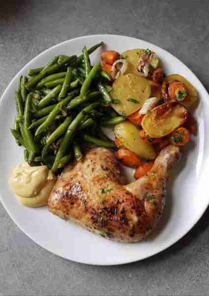 Chicken thighs and vegetables in the oven😋 Ingredients : chicken thighs, small potatoes ,carrots, s...