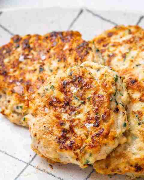 Zucchini + chicken = your new favorite way to eat veggies! 🙌 These High Protein Chicken + Zucchini...
