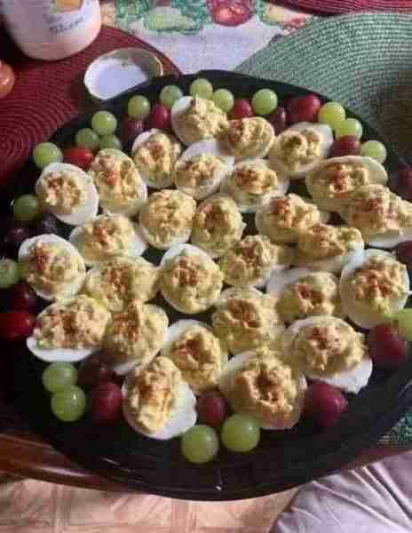 DOES ANYONE HERE ACTUALLY STILL EAT "DEVILED EGGS" 😋😍 Ingredients: 14 hard-cooked eggs 1/2 cup ma...