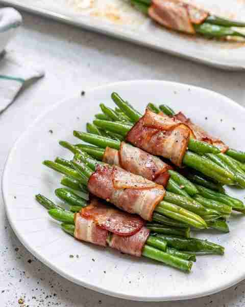 Green Bean + Bacon Bundles - Crispy bacon + tender green beans = the ultimate bite-sized side! 🥓✨...