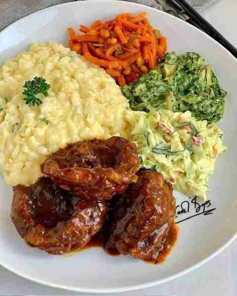 Braised Oxtail Plate with Sides Ingredients: 2 lbs oxtail 1 onion, chopped 2 garlic cloves, minced 1...