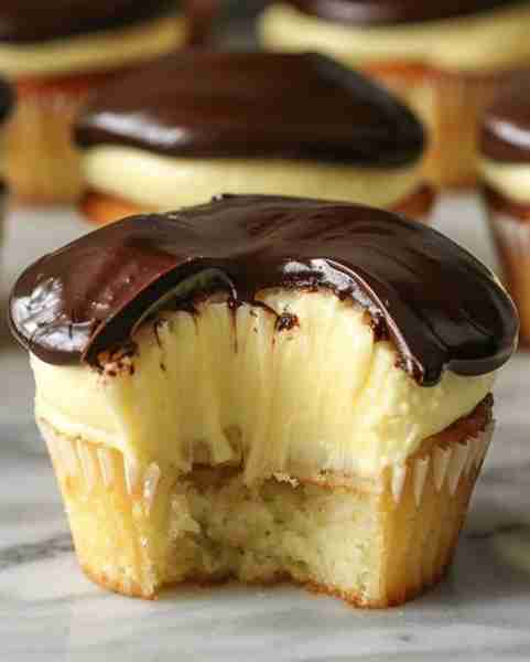 Irresistible Boston Cream Pie Cupcakes 😋🤍🤎 Ingredients: 1 cup all-purpose flour 1 teaspoon baking...