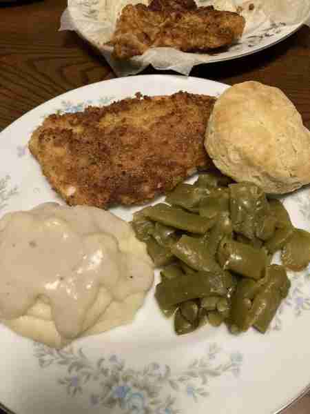 Chicken fried chicken, mashed potatoes and gravy, green beans, buttermilk biscuits 😋