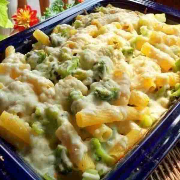 Cheesy Broccoli Rigatoni Ingredients 12 ounces uncooked rigatoni pasta 3 garlic cloves, minced 1/4 c...