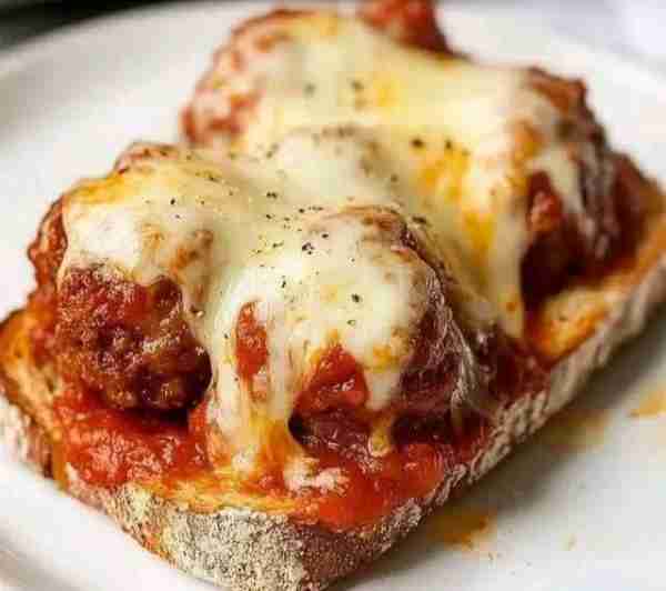 🍞 Italian Cheesy Meatball Marinara Toast Ingredients (Makes 2–4 servings) For the meatballs: 1 lb g...