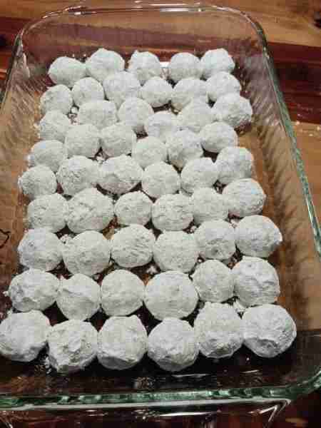 BUTTERY PECAN SNOWBALL COOKIES Ingredients: 1 cup butter, softened 1/2 cup powdered sugar 👇 The res...