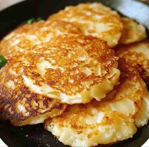 Mashed Potato Cakes 🥔🔥 Ingredients: 2 cups mashed potatoes (leftover works great!) 1 egg 1/3 cup f...