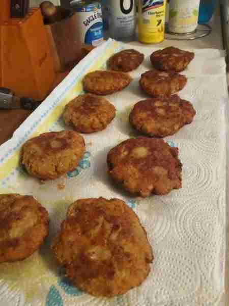 Nothing beats a fresh batch of salmon patties 🤗