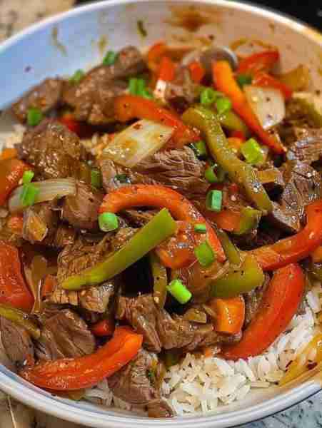 Crockpot Pepper Steak Ingredients 1 red bell pepper, sliced 1 green bell pepper, sliced 1 white onio...