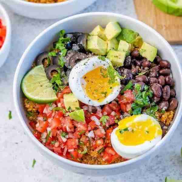 Good #CincoDeMayo morning with our Breakfast Quinoa Taco Bowls! ✨ These are packed with an impressi...